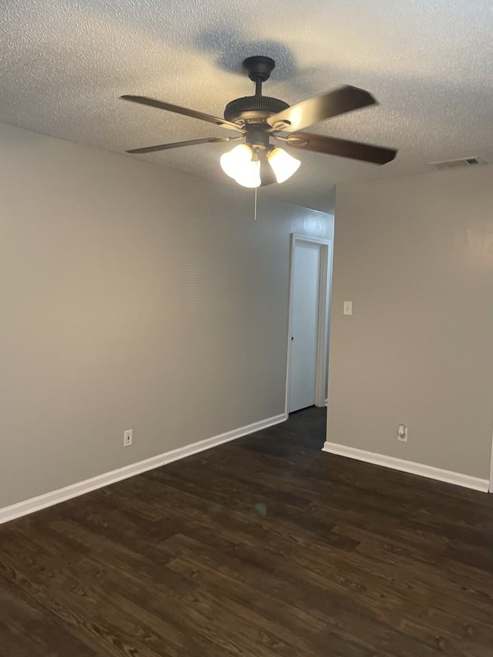 10 Village Ct - Photo 3 of 20