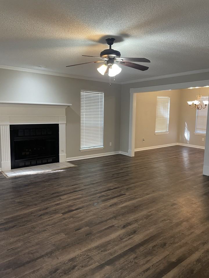 1913 Debswood Dr - Photo 4 of 27