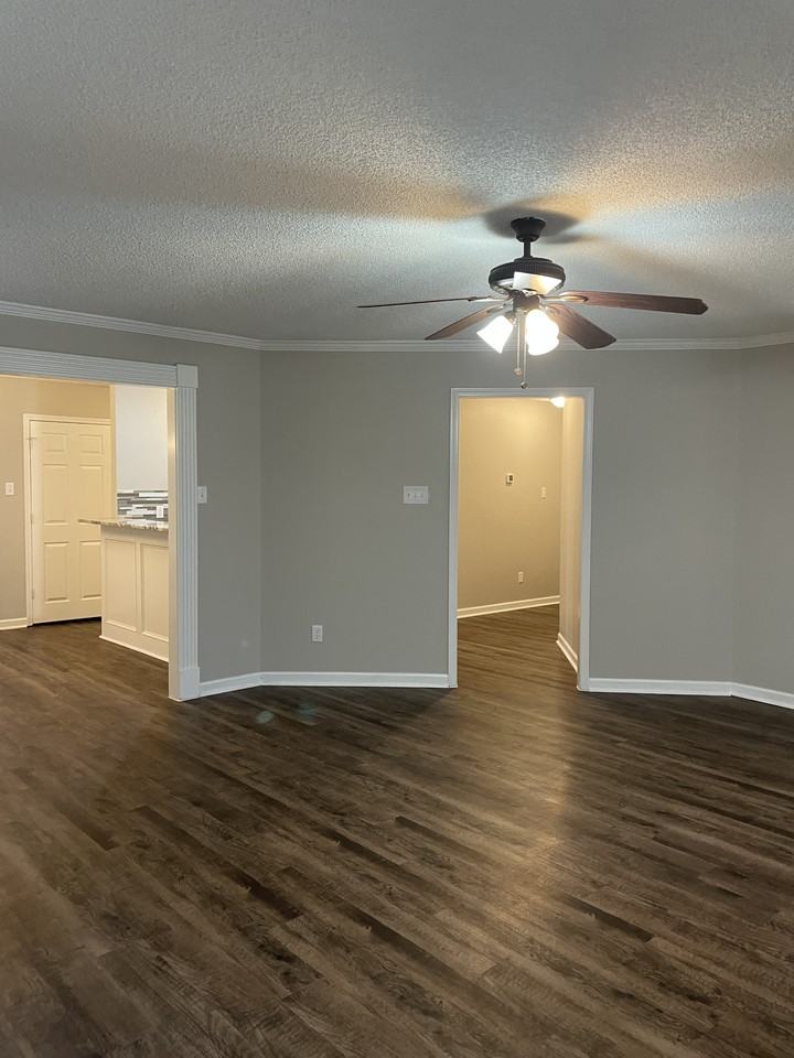 1913 Debswood Dr - Photo 5 of 27