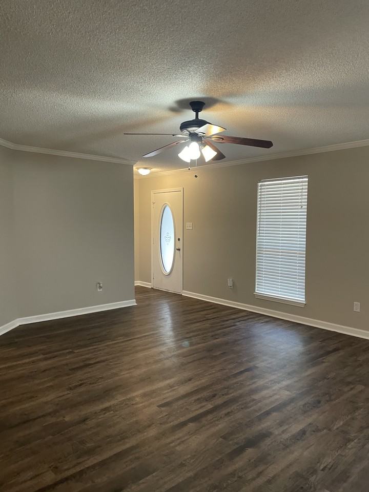 1913 Debswood Dr - Photo 6 of 27