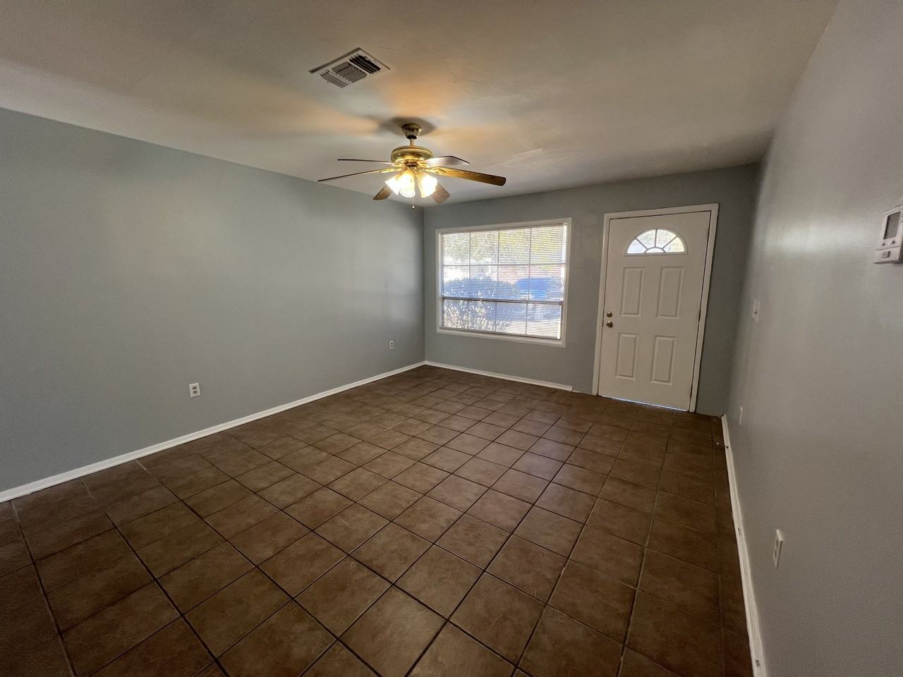 710 Northhill Dr - Photo 2 of 16