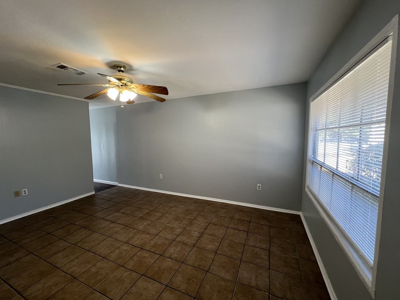 710 Northhill Dr - Photo 3 of 16