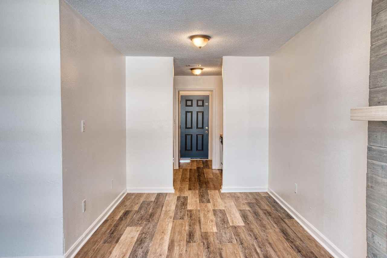 The Woodlands - Photo 6 of 10