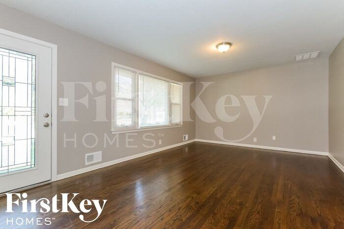 605 Hamblen Rd - Photo 3 of 15