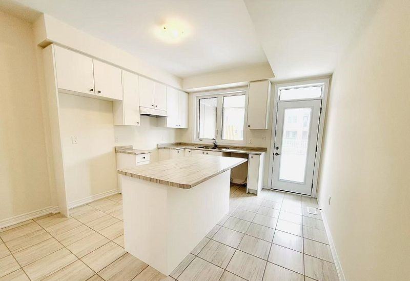 925 Crowsnest Hollow - Photo 3 of 17