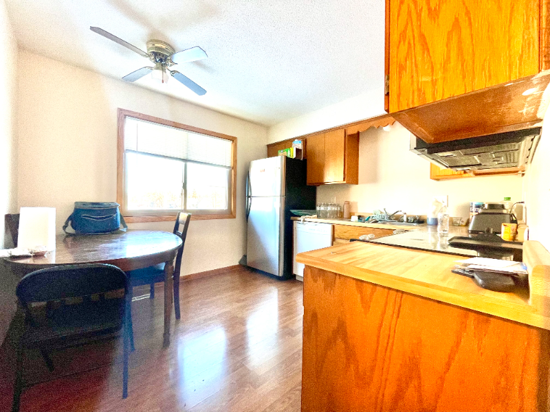 460 Stanley St #2 - Photo 3 of 9