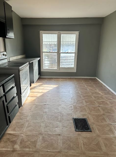 1574 N Warren St - Photo 2 of 10