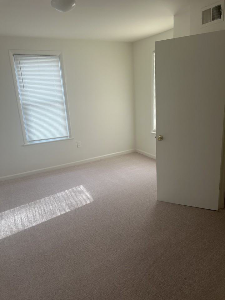 524 69th Pl #NA - Photo 3 of 4