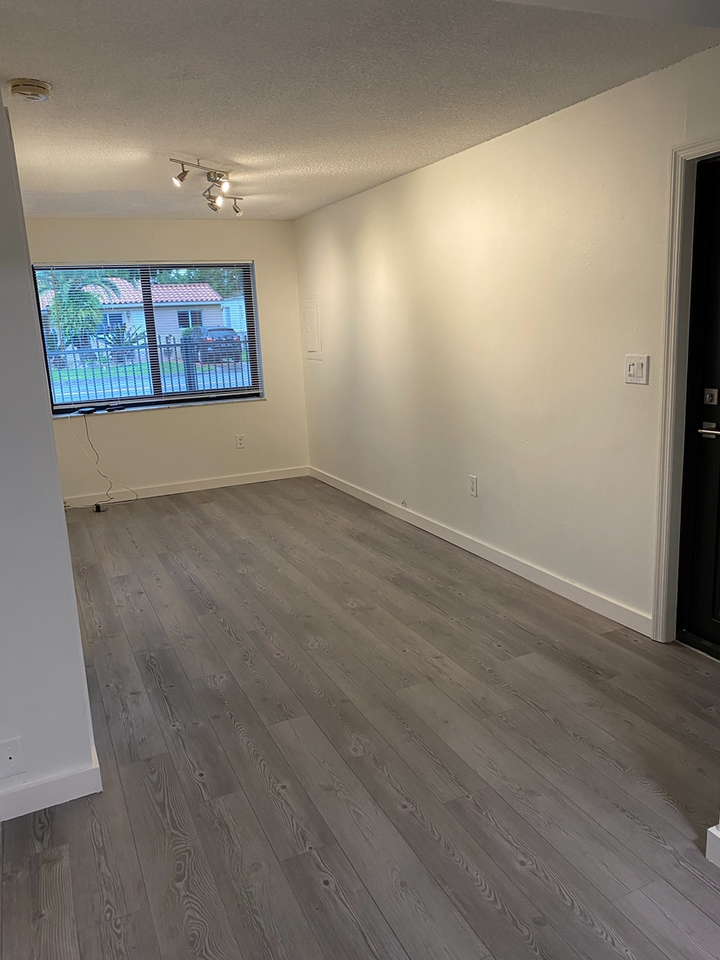 1790 Sw 16th St #B1 - Photo 3 of 7