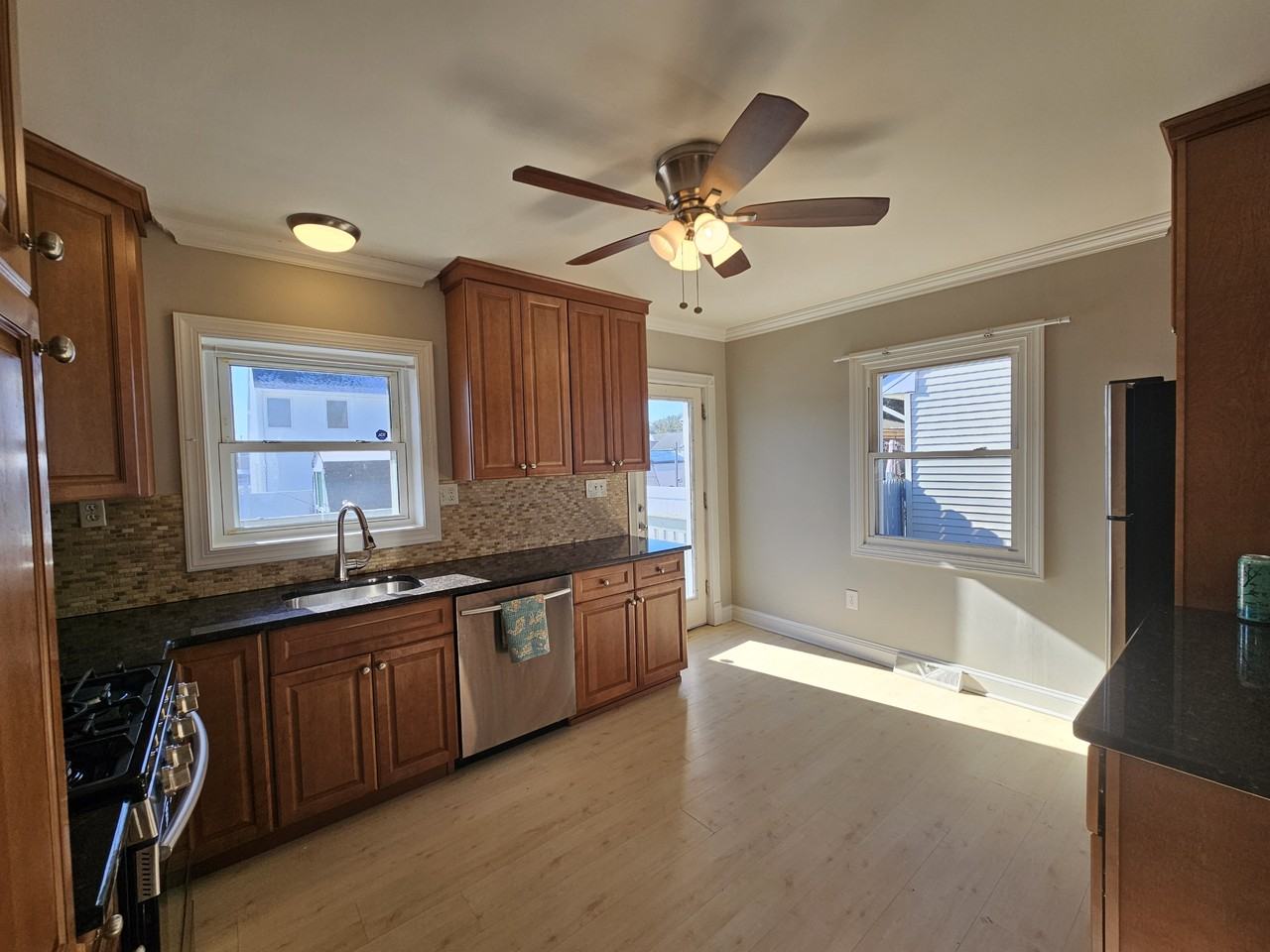 113 E St #NA - Photo 5 of 17