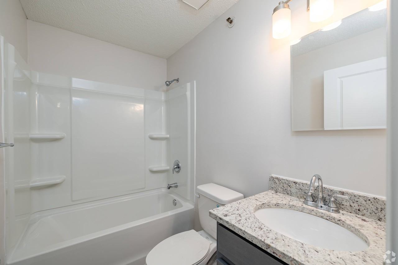 Northside Plaza - Photo 4 of 22