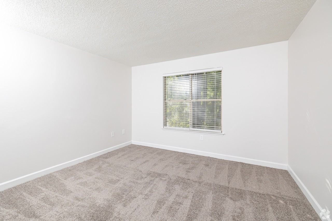 Northside Plaza - Photo 7 of 22