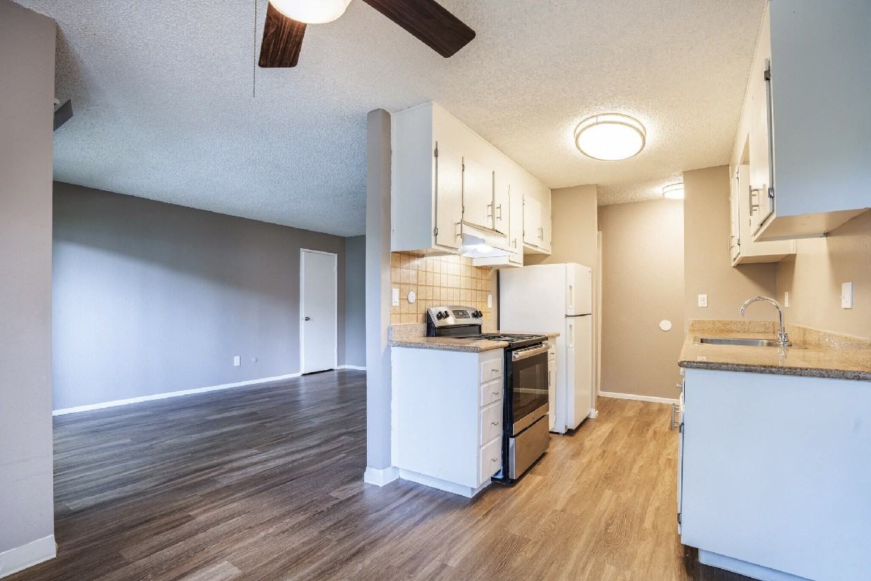 Warring Street Apartments - Photo 2 of 21