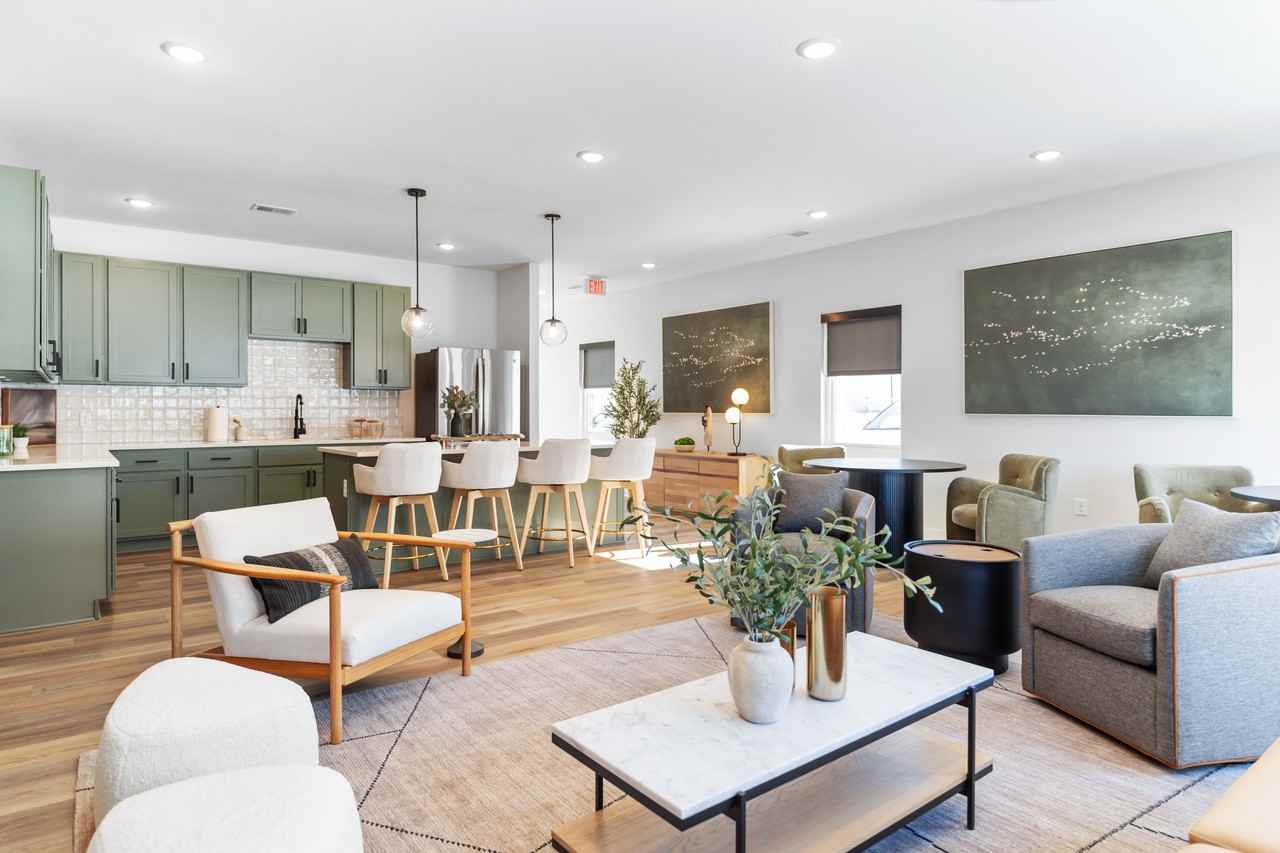 Ascend - Photo 5 of 50