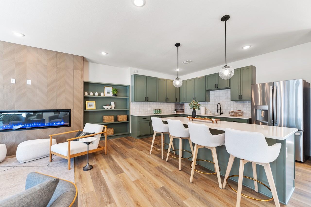 Ascend - Photo 6 of 50