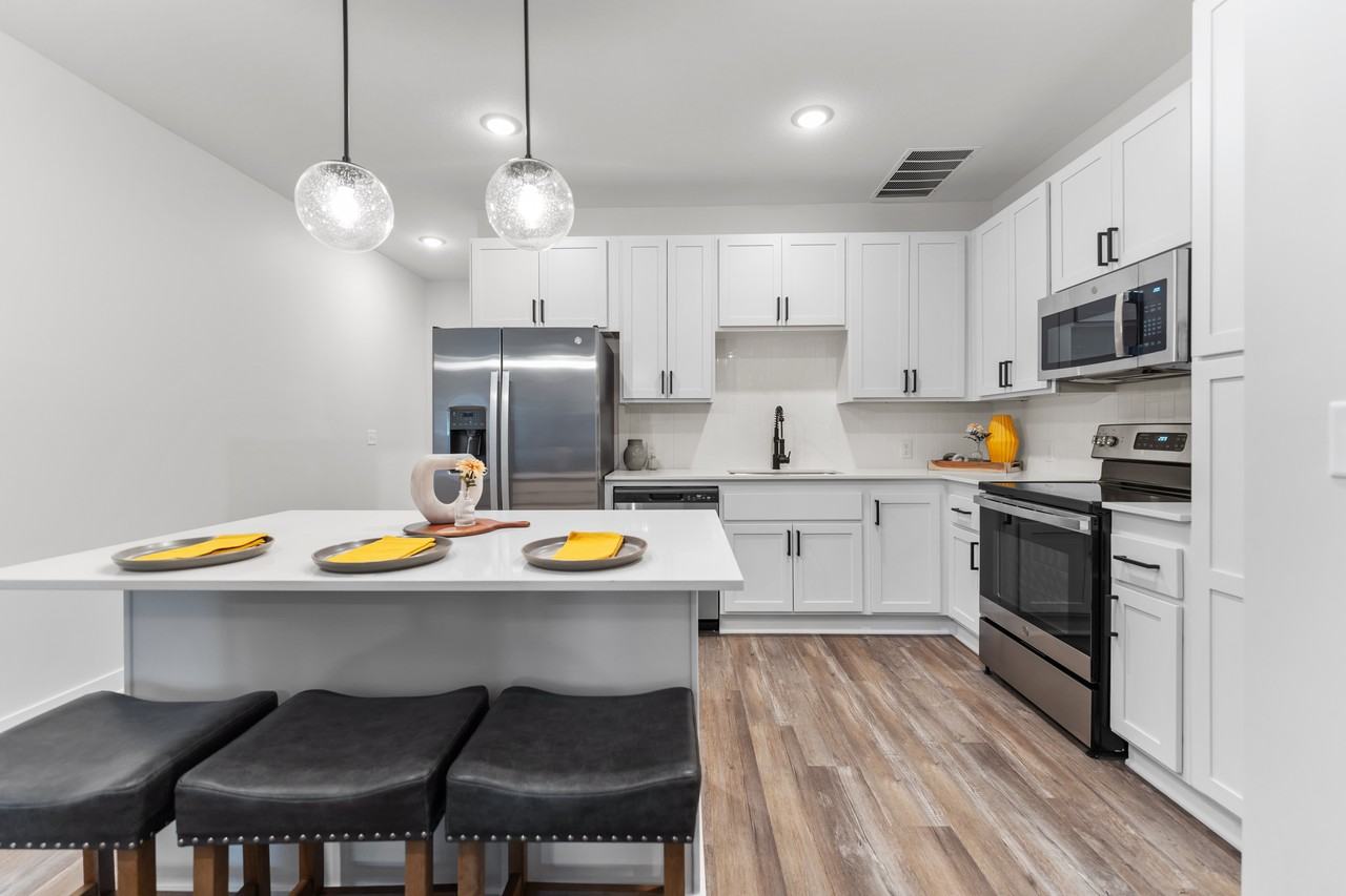 Ascend - Photo 4 of 50