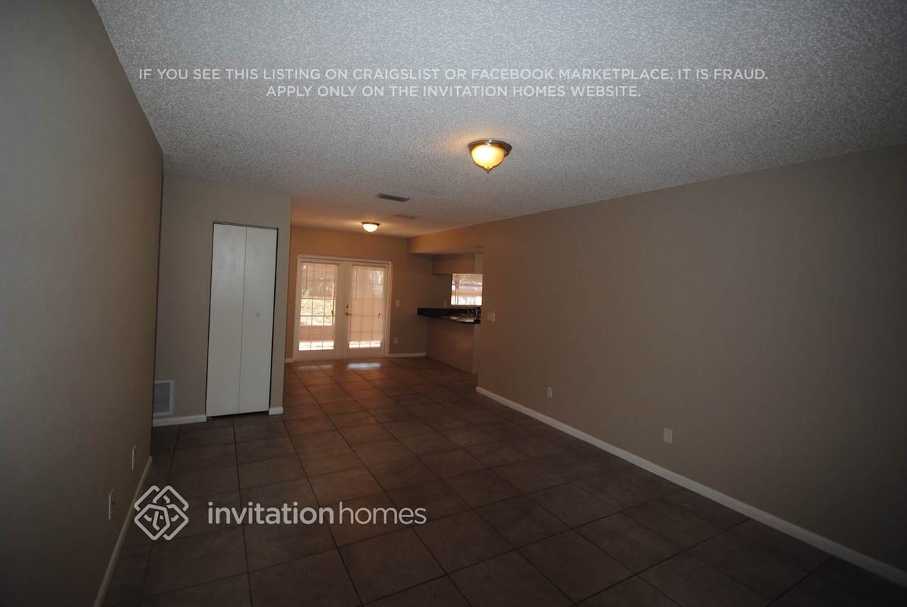 402 Regal Park Dr - Photo 2 of 19