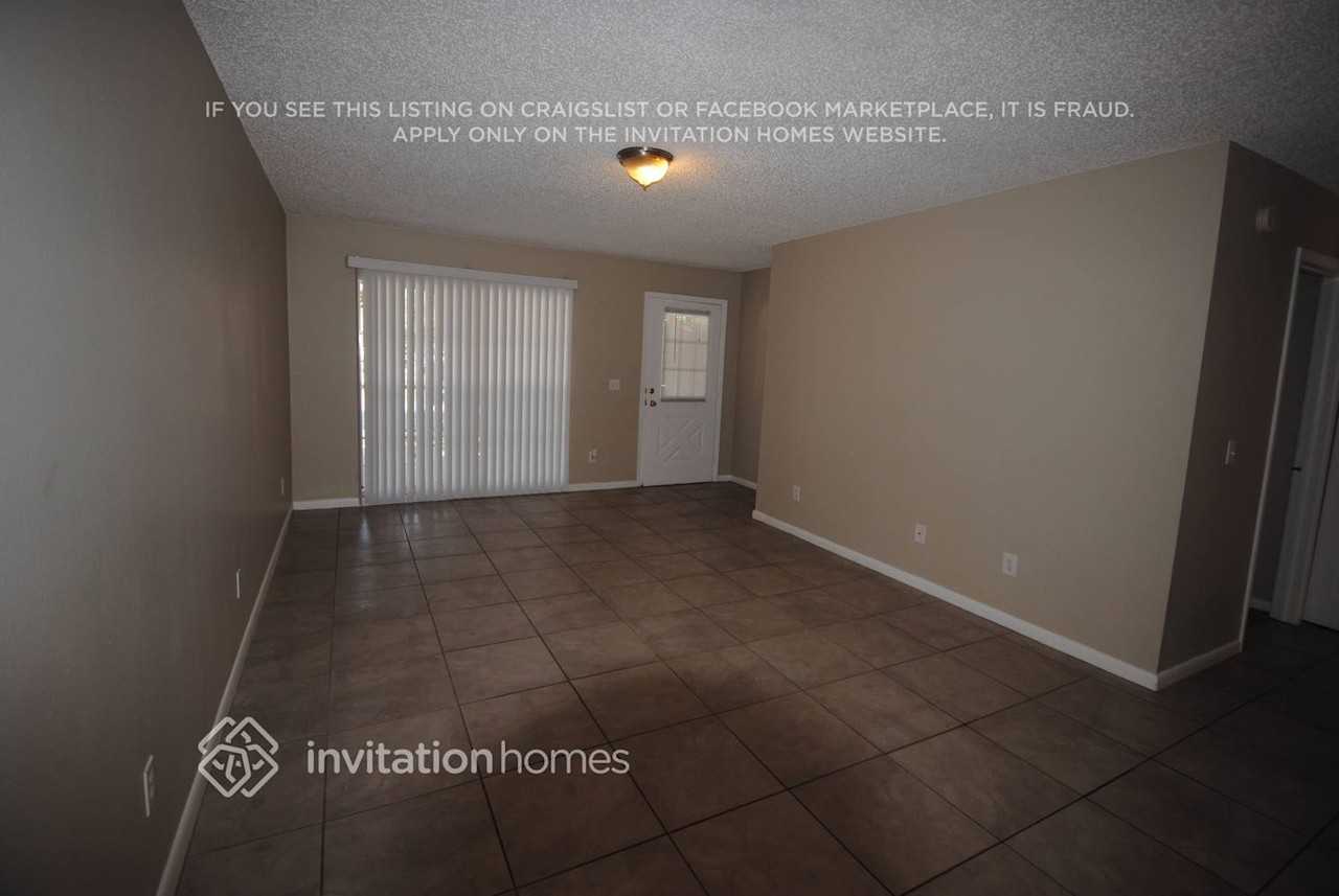 402 Regal Park Dr - Photo 3 of 19