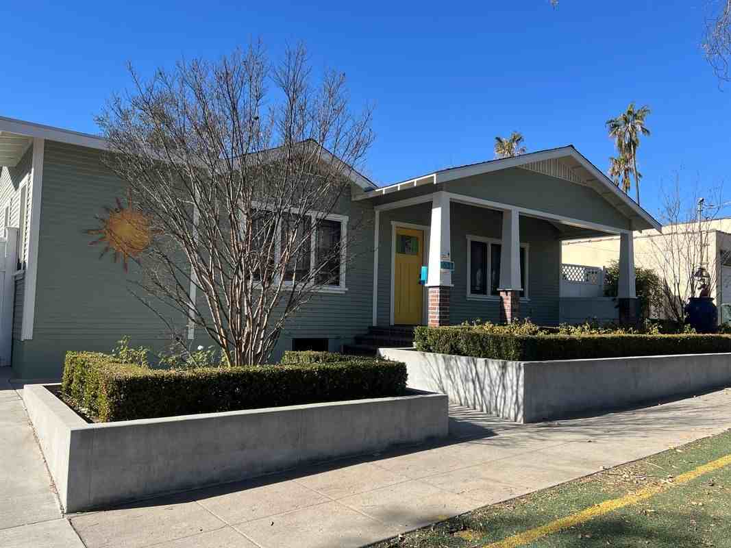 1637 Mentone Ave - Photo 2 of 25