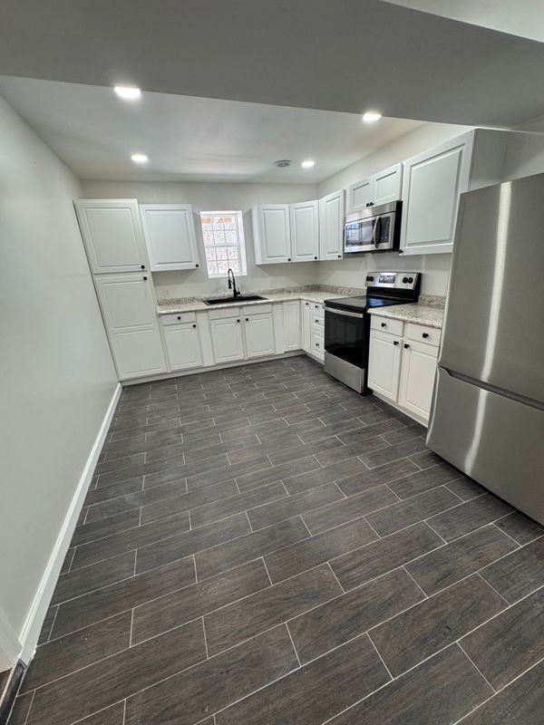 94 Longwood Dr - Photo 2 of 16