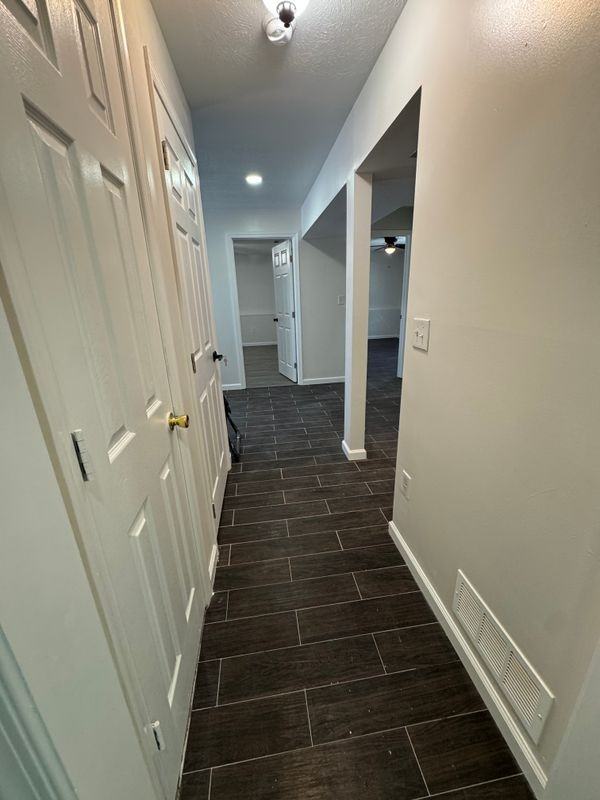 94 Longwood Dr - Photo 3 of 16