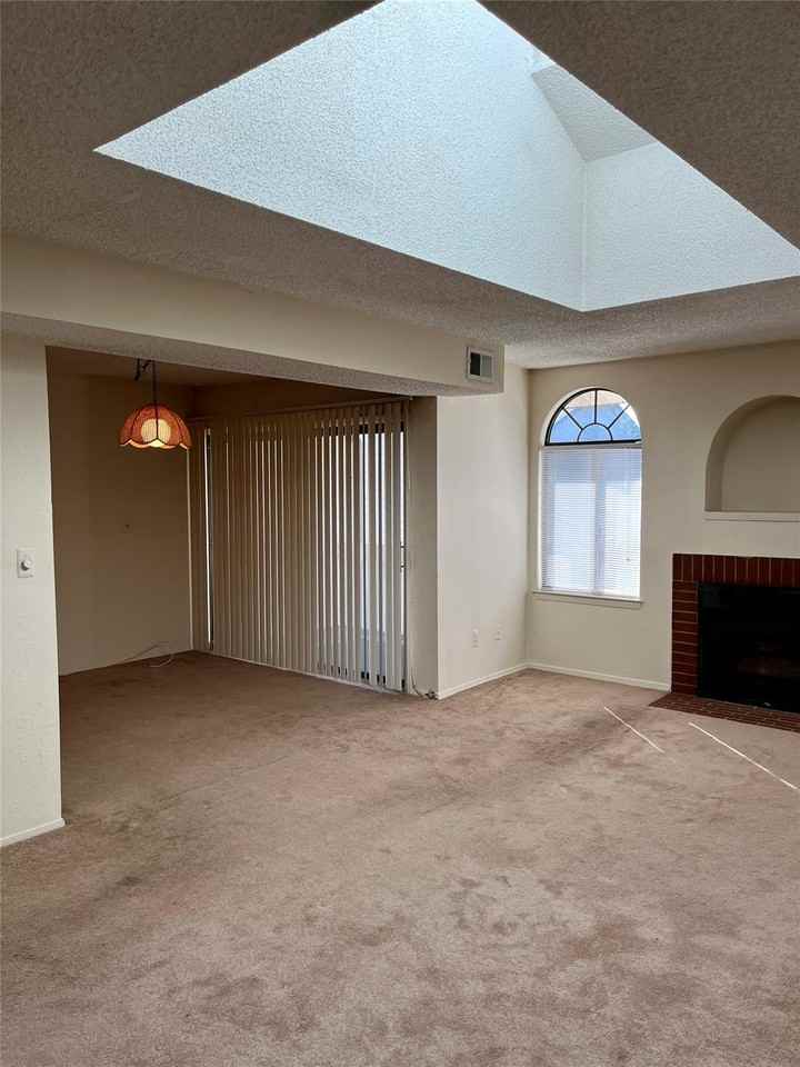 206 Pine Hollow Way - Photo 3 of 12
