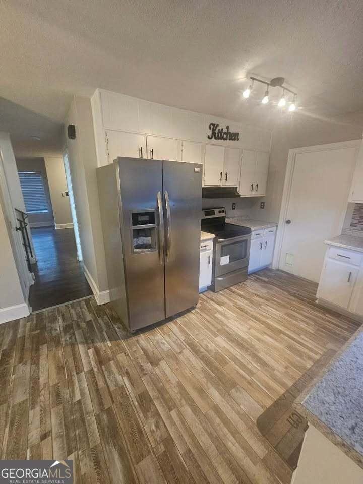 2753 Whitewater Ct - Photo 3 of 11