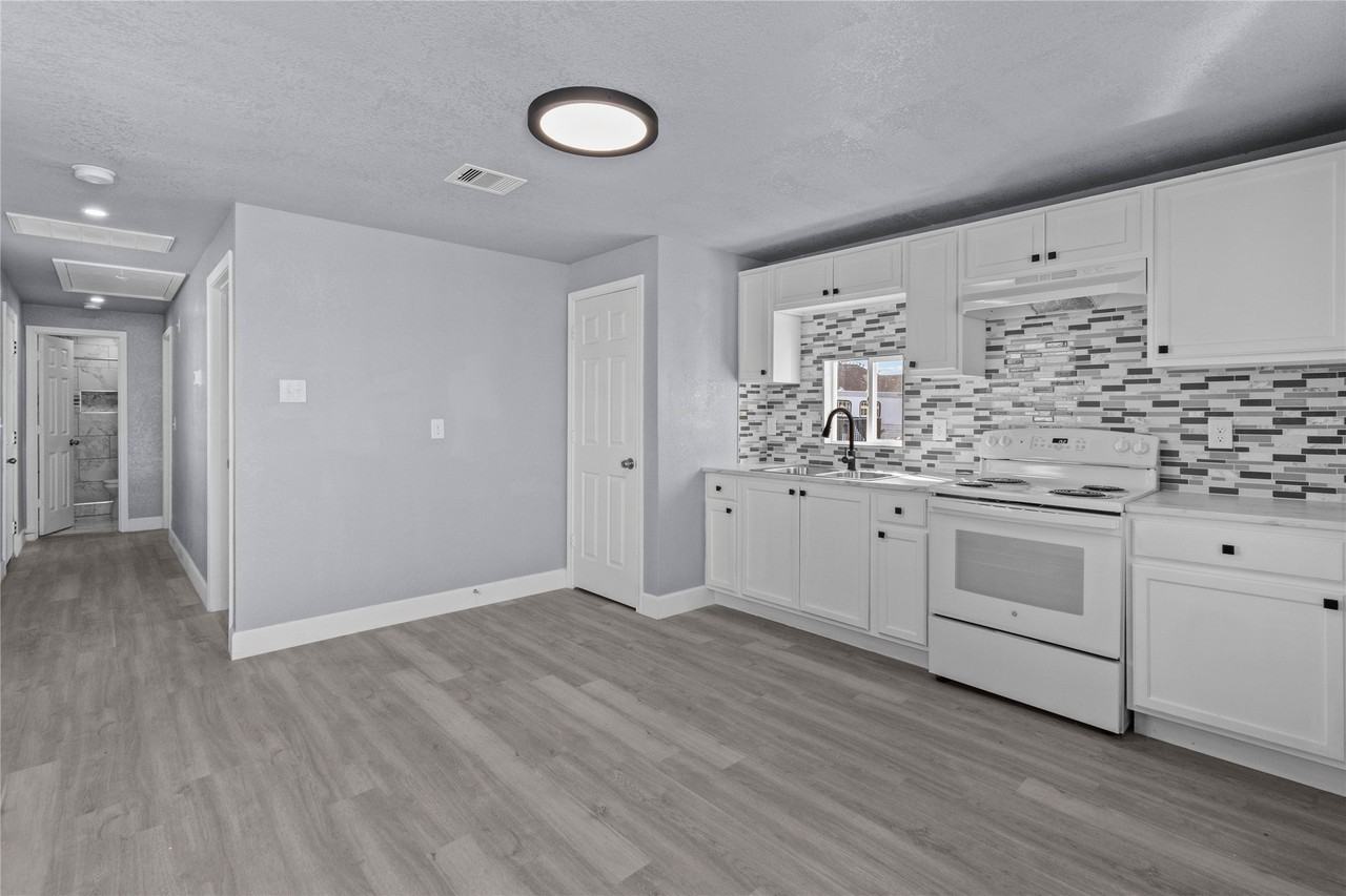 308 Marshall Aly - Photo 2 of 14