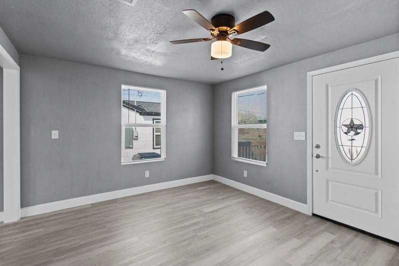 405 N Erskine St - Photo 5 of 17