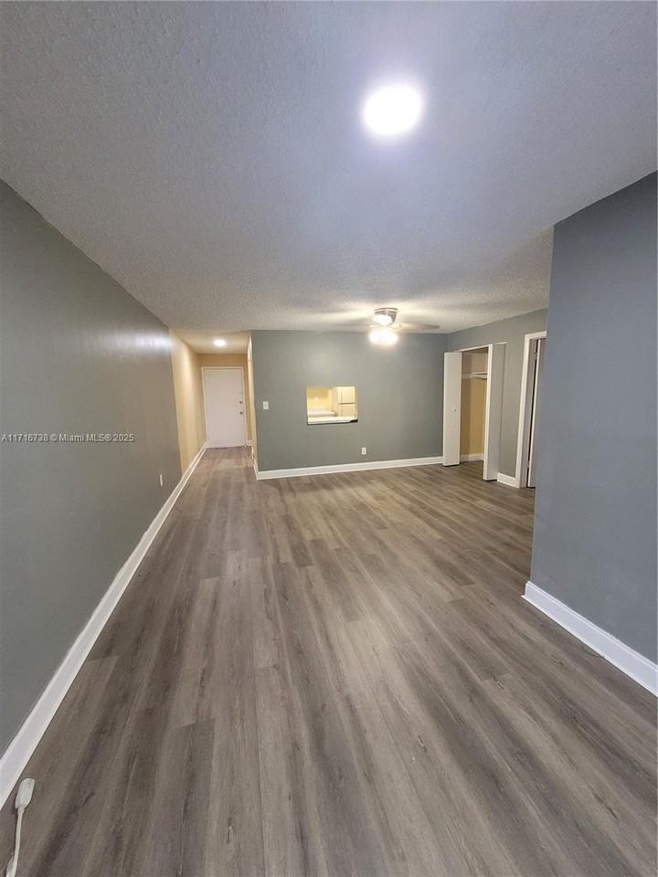 21118 Nw 39th Ave - Photo 2 of 21