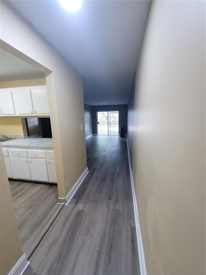 21118 Nw 39th Ave - Photo 6 of 21