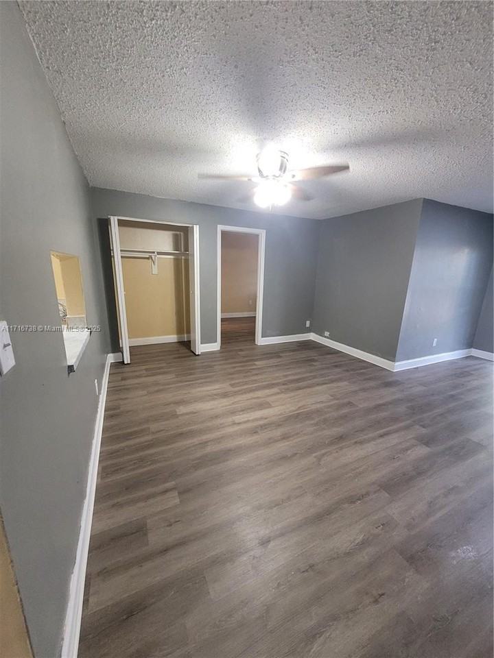 21118 Nw 39th Ave - Photo 7 of 21