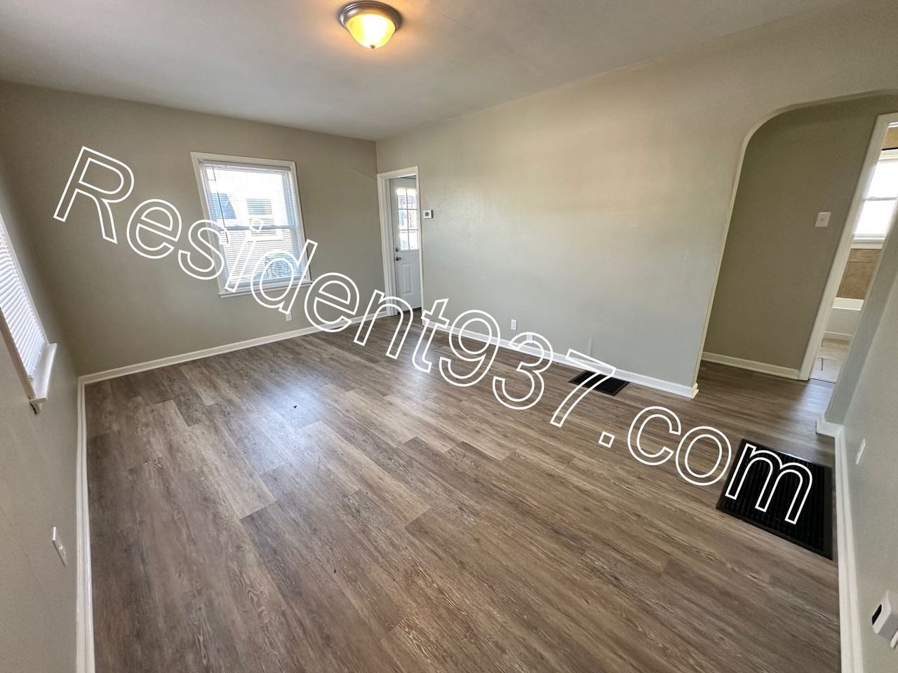 1684 Humphrey Ave - Photo 2 of 12