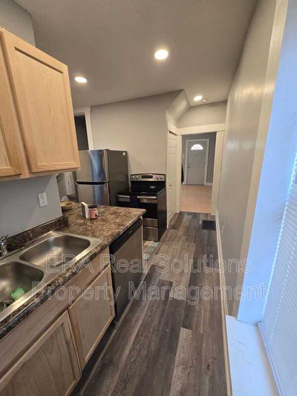 1879 Bruck St - Photo 4 of 17