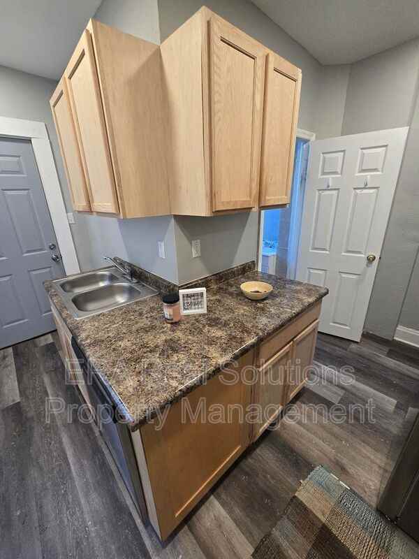 1879 Bruck St - Photo 5 of 17