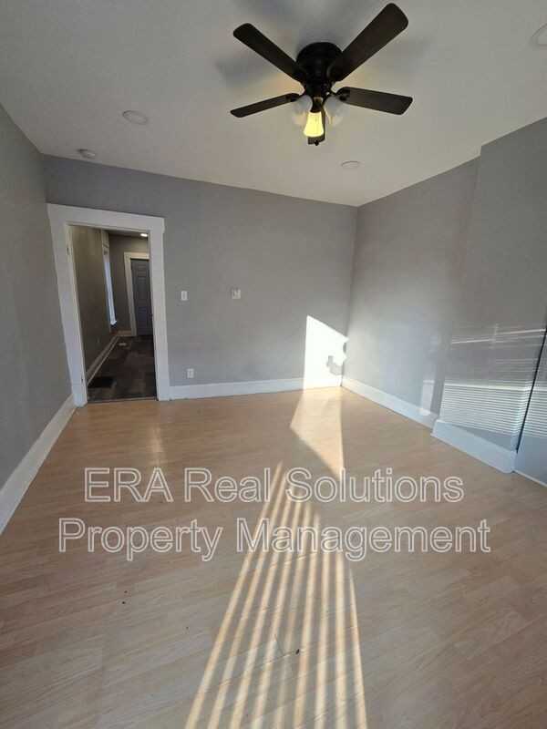 1879 Bruck St - Photo 2 of 17