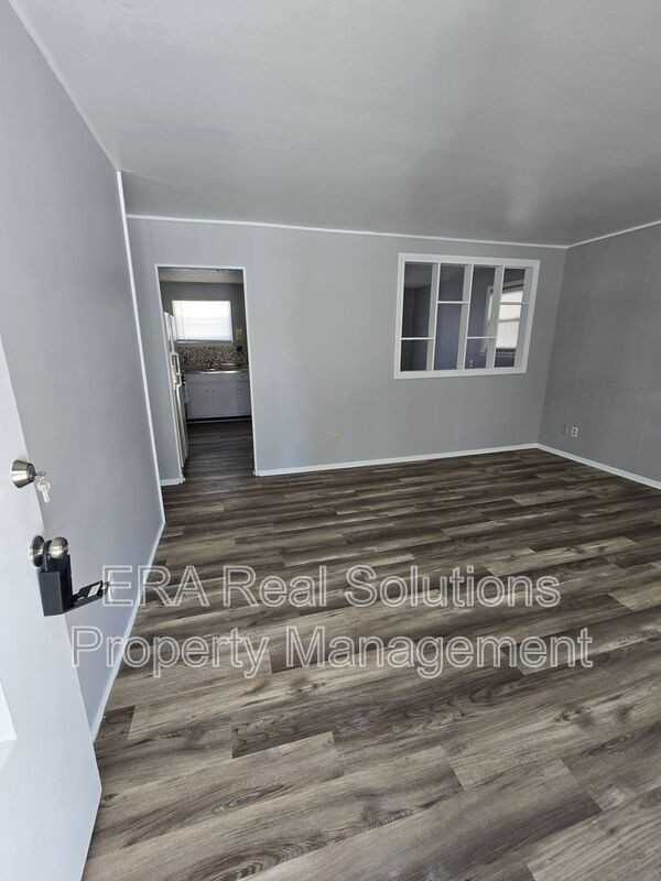 1499 Burlington Ave - Photo 7 of 16