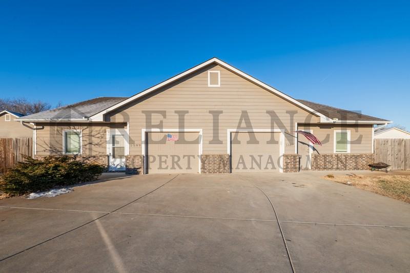 5509 S Victoria St - Photo 3 of 25