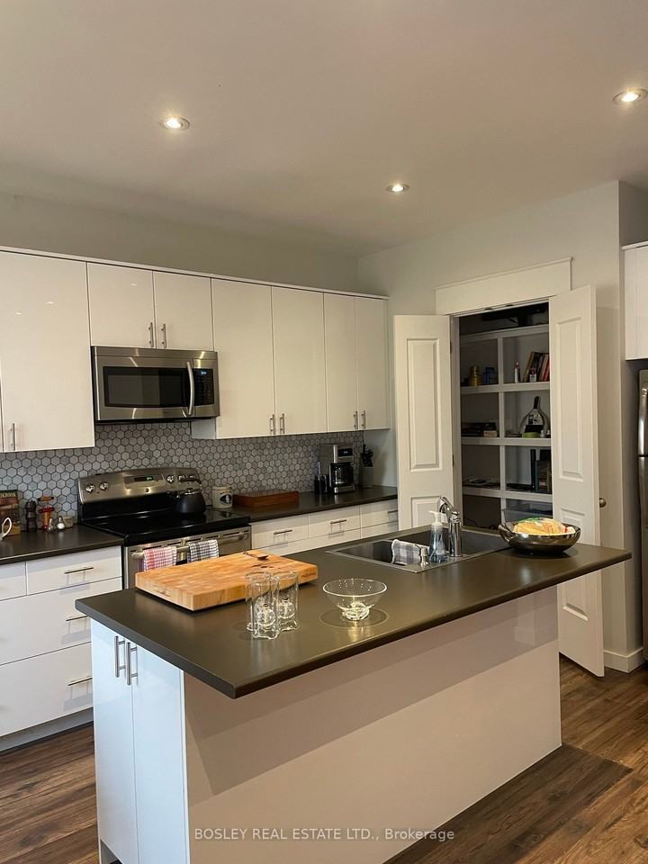 88 Vanderhoof Avenue - Photo 2 of 11