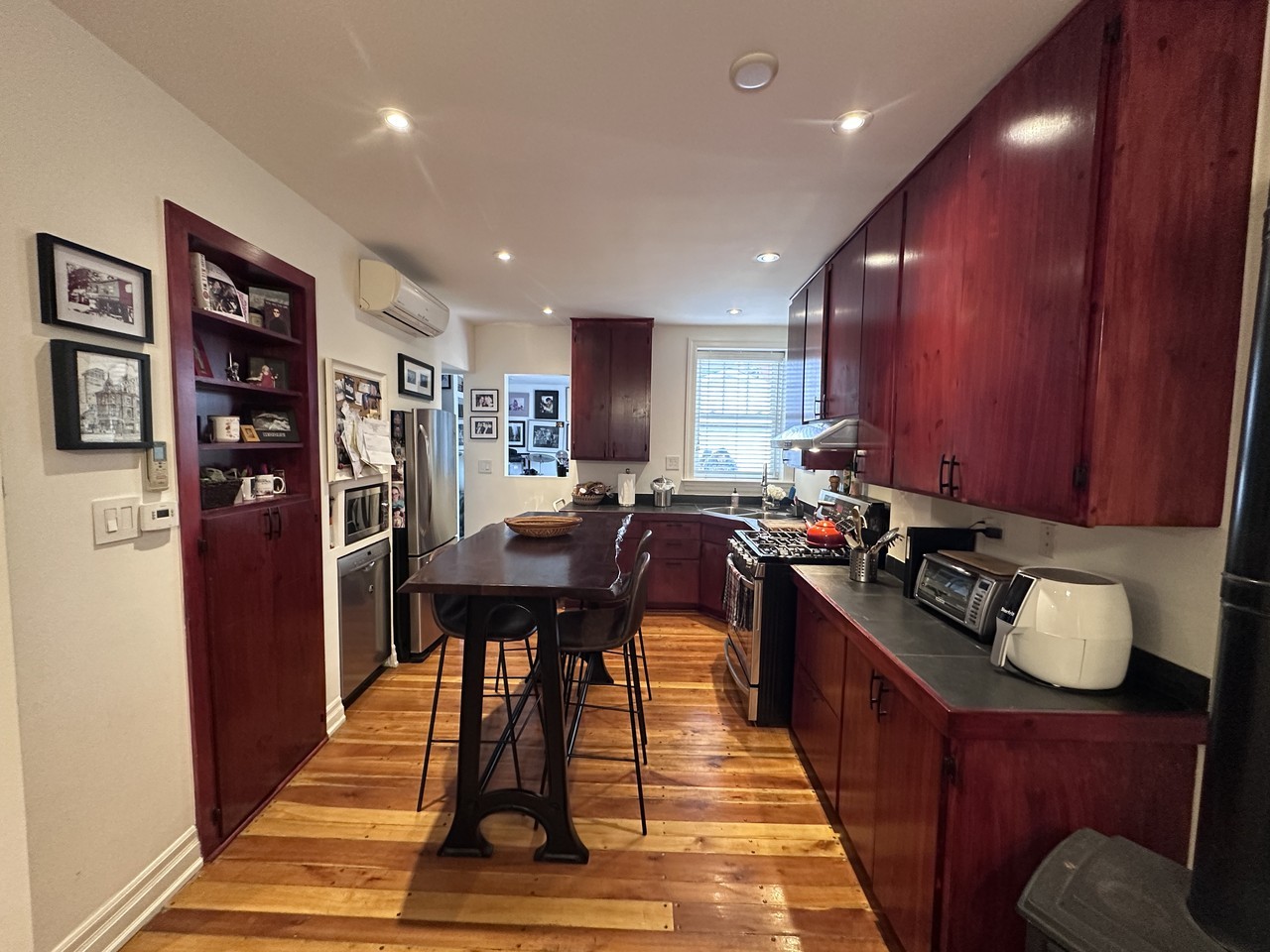 234 Lippincott Street - Photo 2 of 19