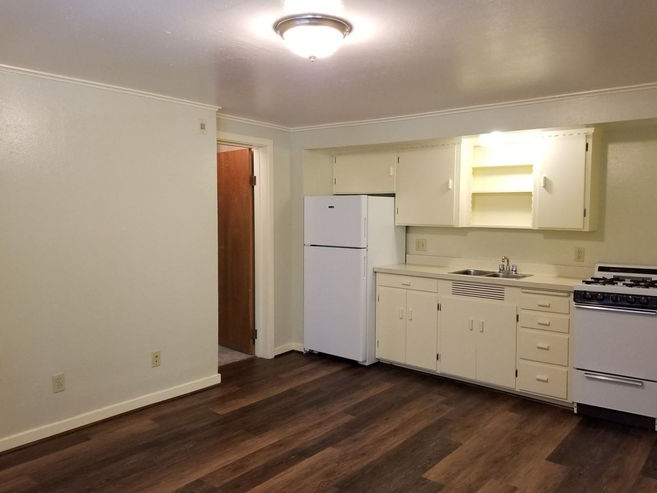 512 W 3rd St - Photo 5 of 31