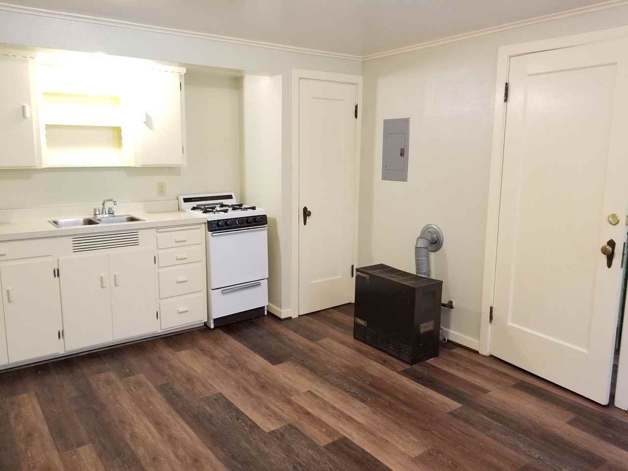 512 W 3rd St - Photo 6 of 31