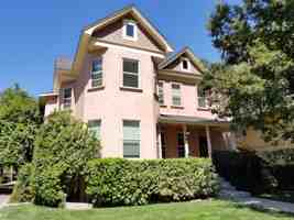 featured image of 746 W 3rd St