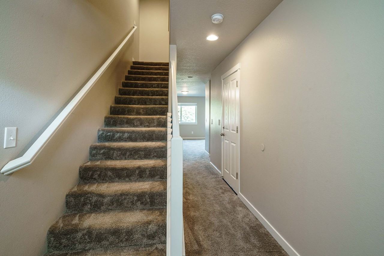 10912 Ne 8th Cir - Photo 4 of 39