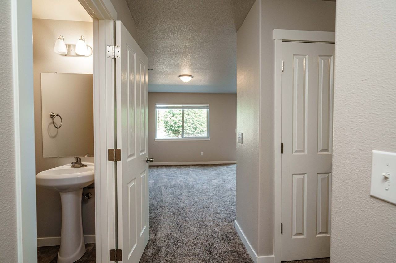 10912 Ne 8th Cir - Photo 5 of 39