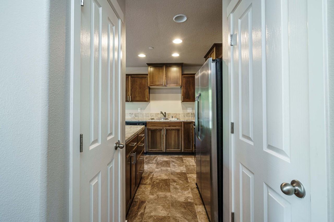 10912 Ne 8th Cir - Photo 6 of 39