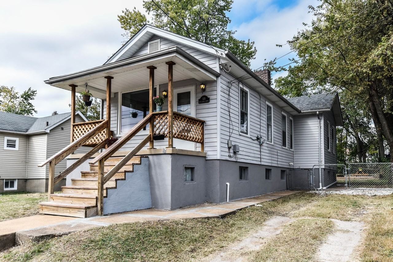 135 W Arlee Ave - Photo 2 of 12