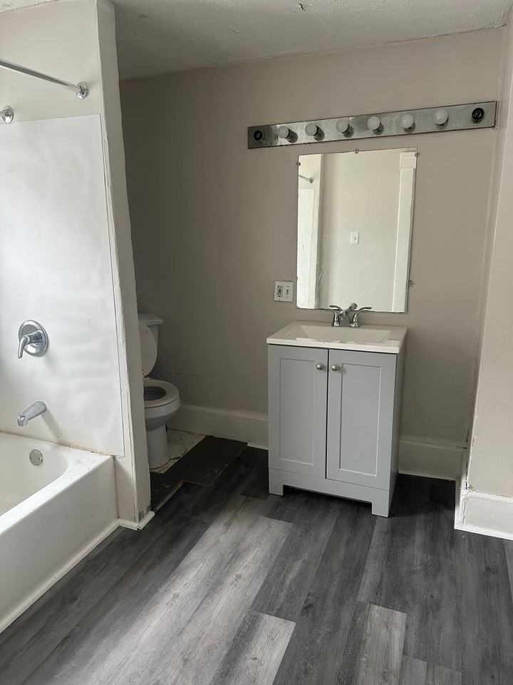 872 E Crosier St - Photo 3 of 9