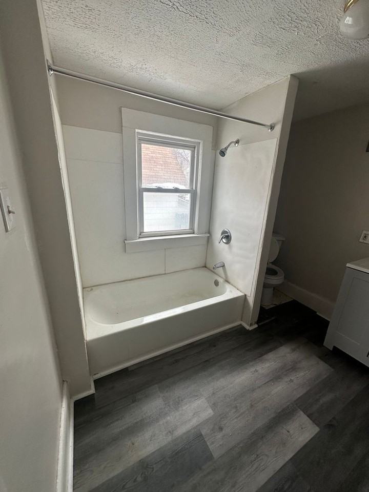 872 E Crosier St - Photo 4 of 9