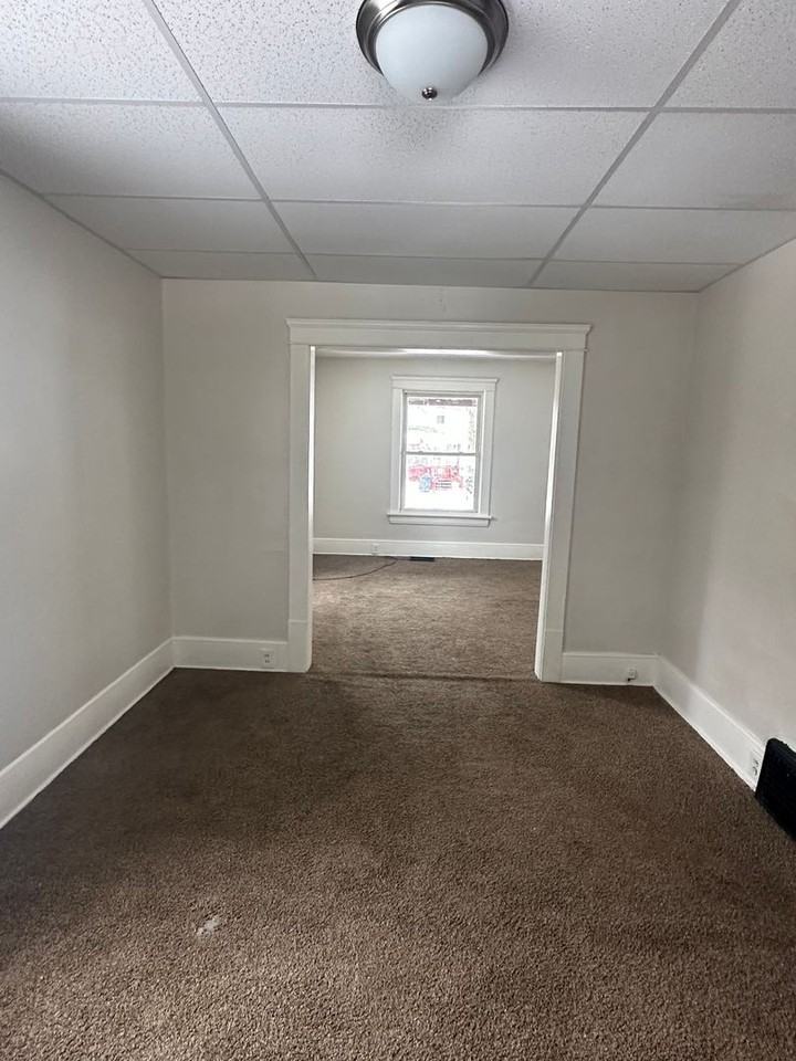 872 E Crosier St - Photo 6 of 9